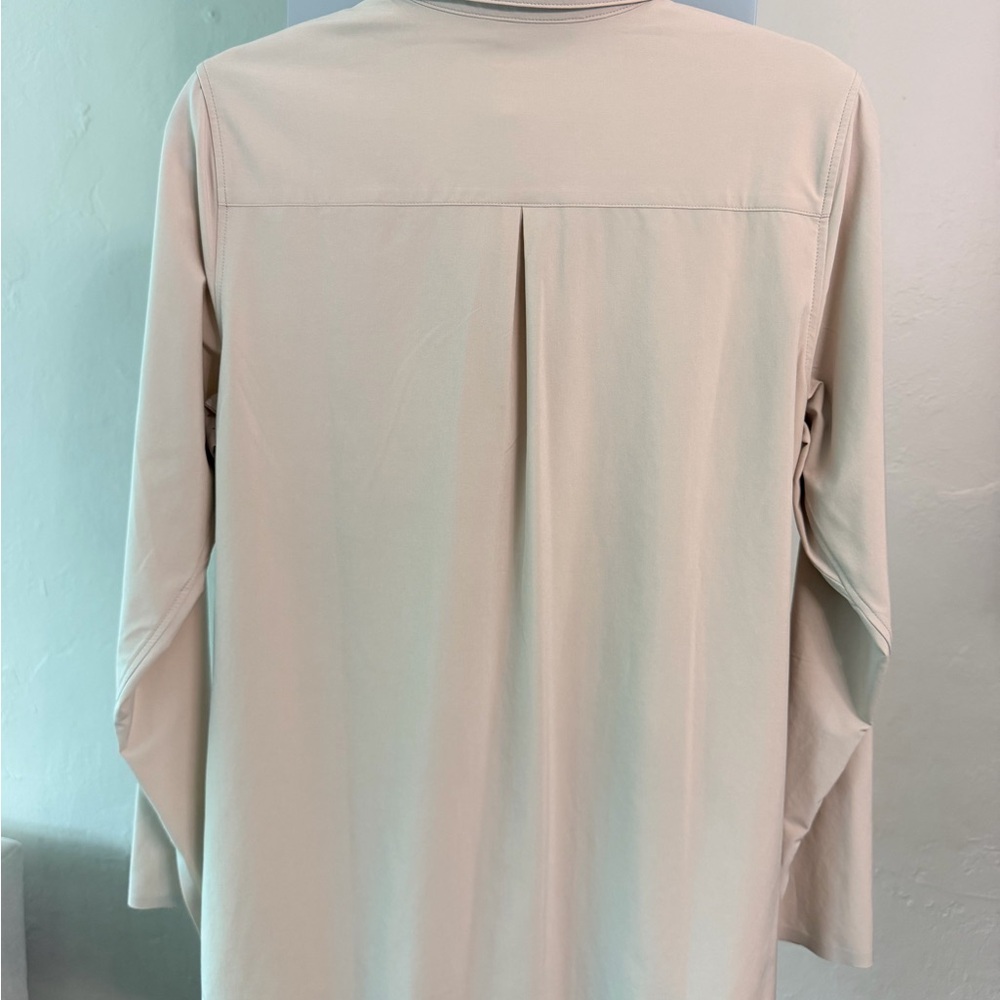 ATHLETA Urbanite Top button-down beige UPF sz M - Picture 5 of 6